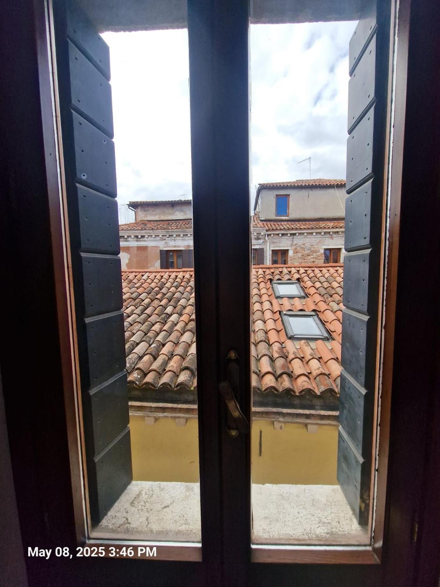 Private In Rialto
